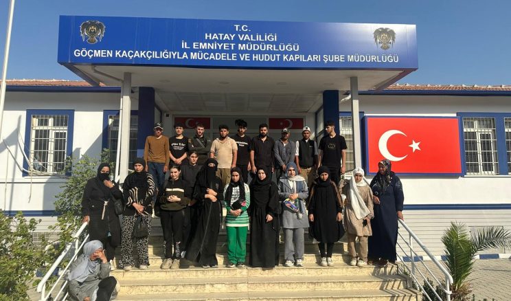 24 DÜZENSİZ GÖÇMEN YAKALANDI, 1 KİŞİ TUTUKLANDI