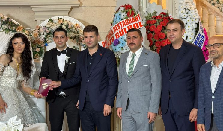ÜLKÜCÜ CAMİAYI BULUŞTURAN GÖRKEMLİ DÜĞÜN